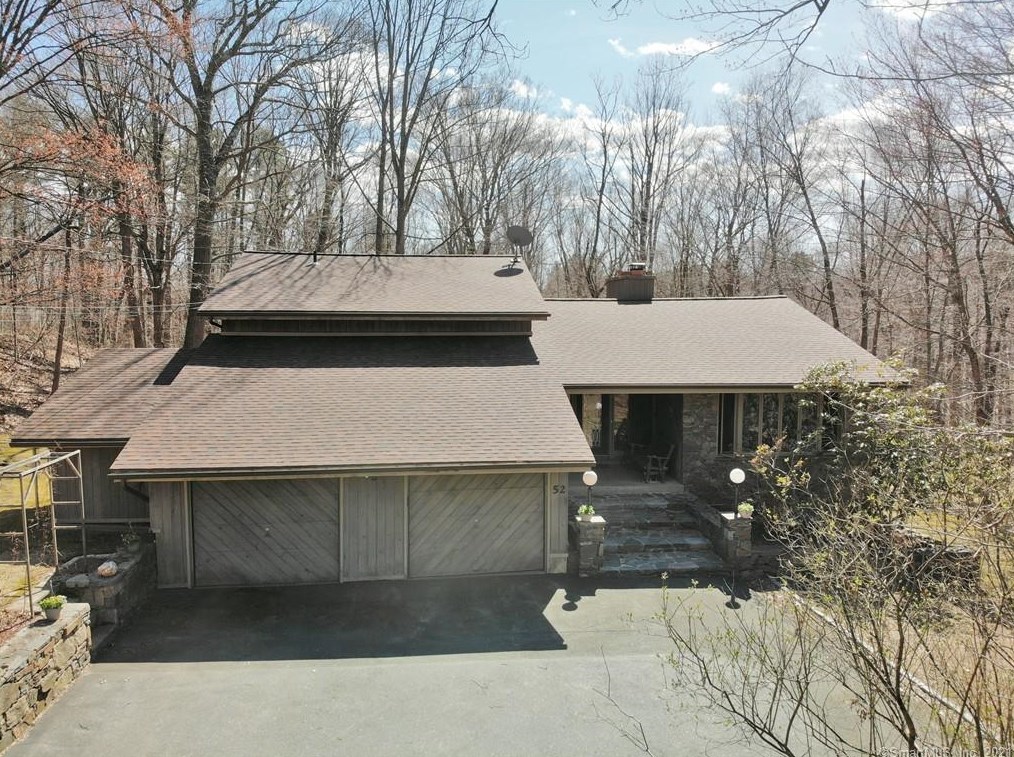 52 Kingswood Dr, Union City, CT 06770 exterior