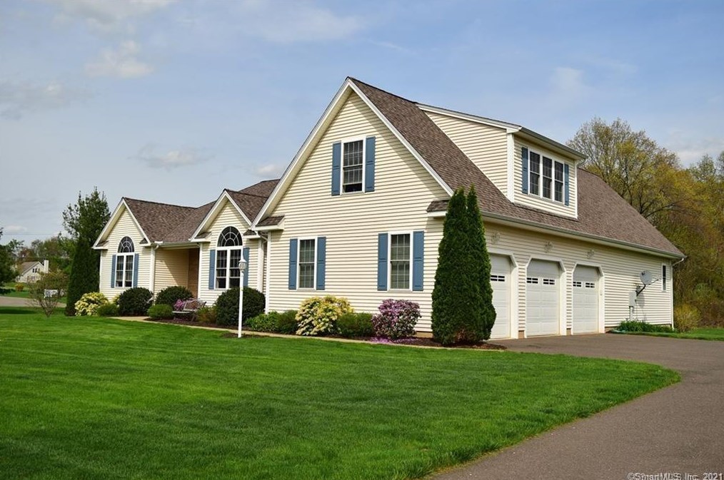 28 Pease Rd, East Windsor, CT 06016