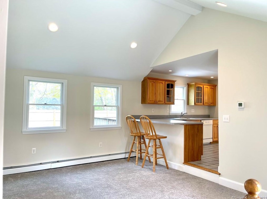 816 Riverton Ter, Stratford CT  06614-3348 exterior