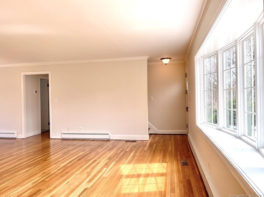 816 Riverton Ter, Stratford CT  06614-3348 exterior