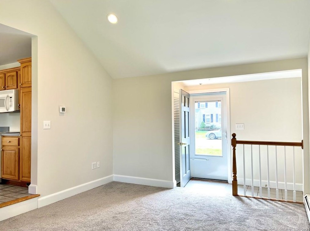 816 Riverton Ter, Stratford CT  06614-3348 exterior