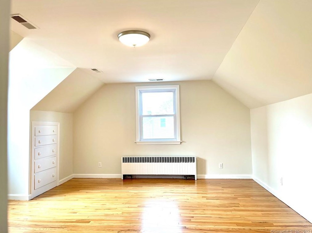 816 Riverton Ter, Stratford CT  06614-3348 exterior