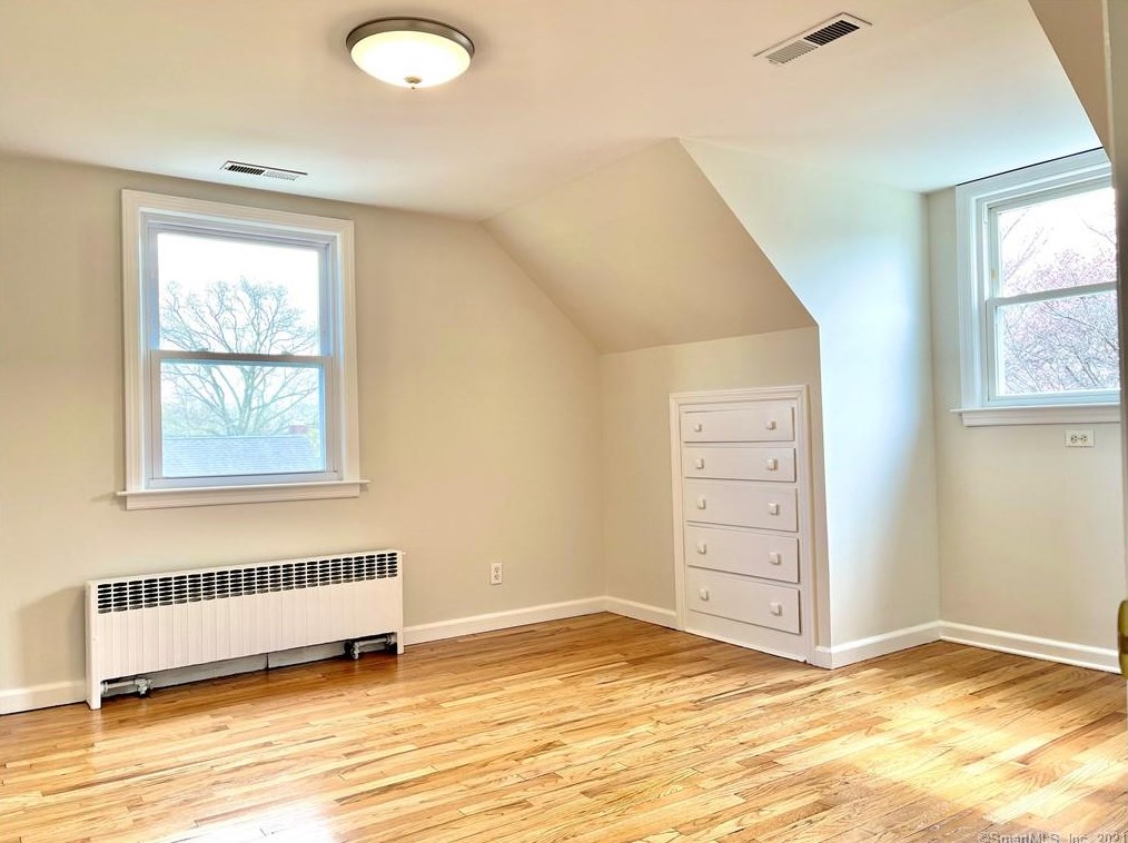 816 Riverton Ter, Stratford CT  06614-3348 exterior