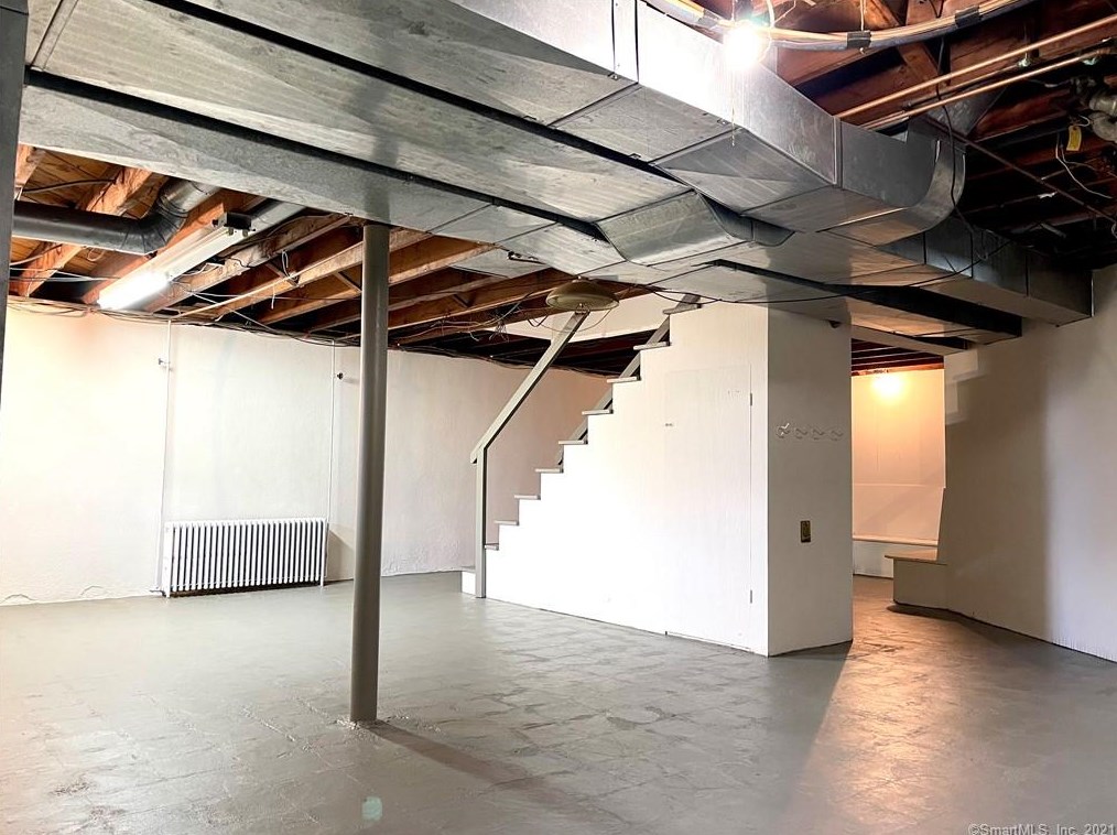 816 Riverton Ter, Stratford CT  06614-3348 exterior