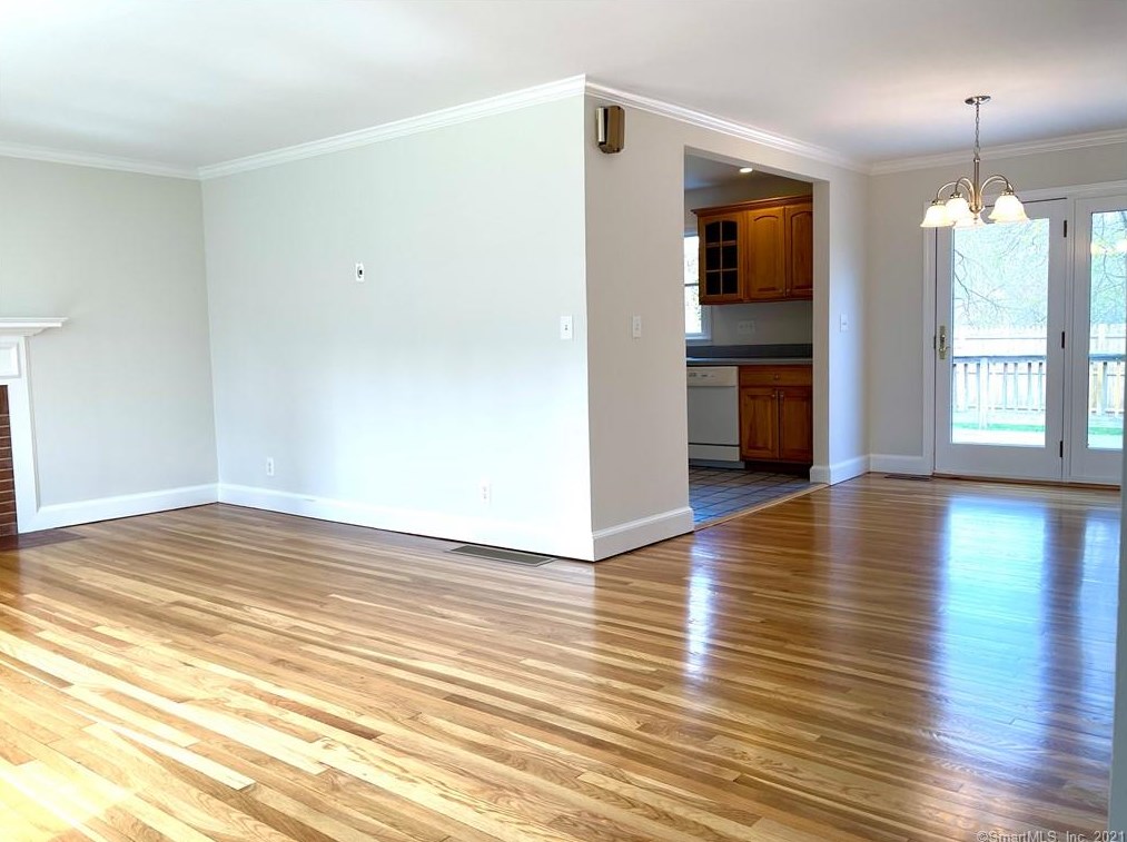 816 Riverton Ter, Stratford CT  06614-3348 exterior