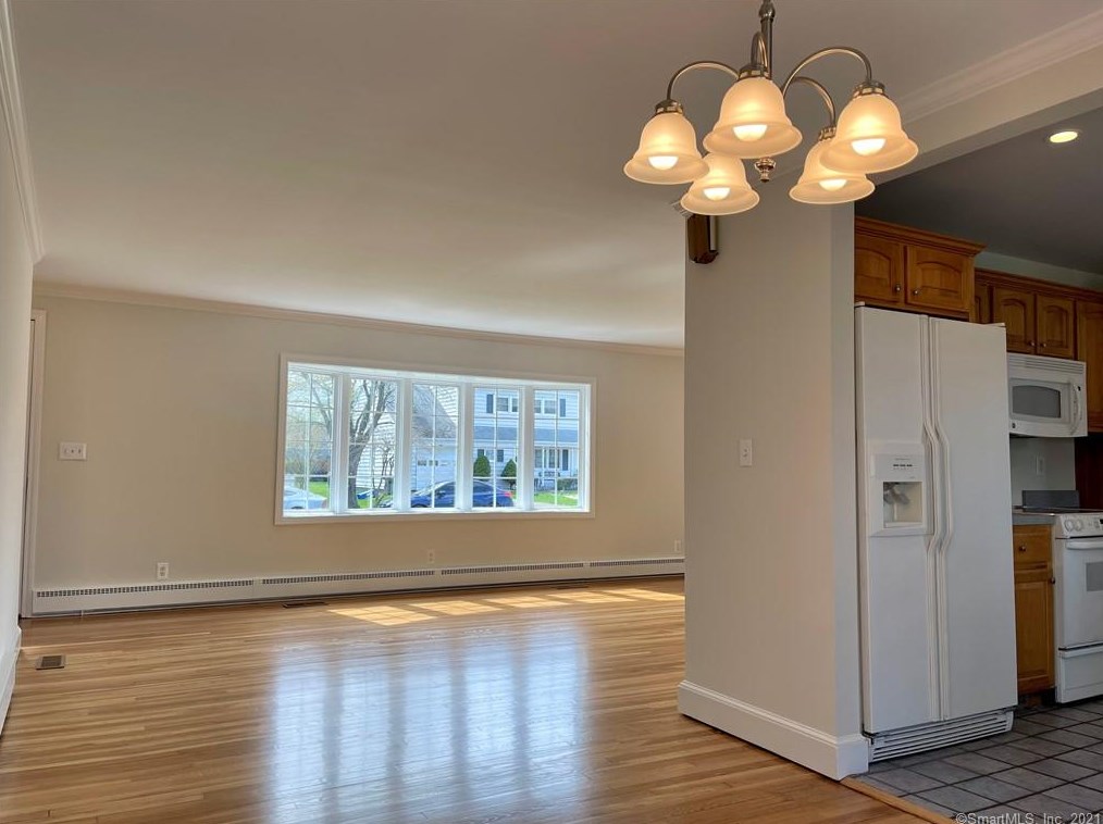 816 Riverton Ter, Stratford CT  06614-3348 exterior