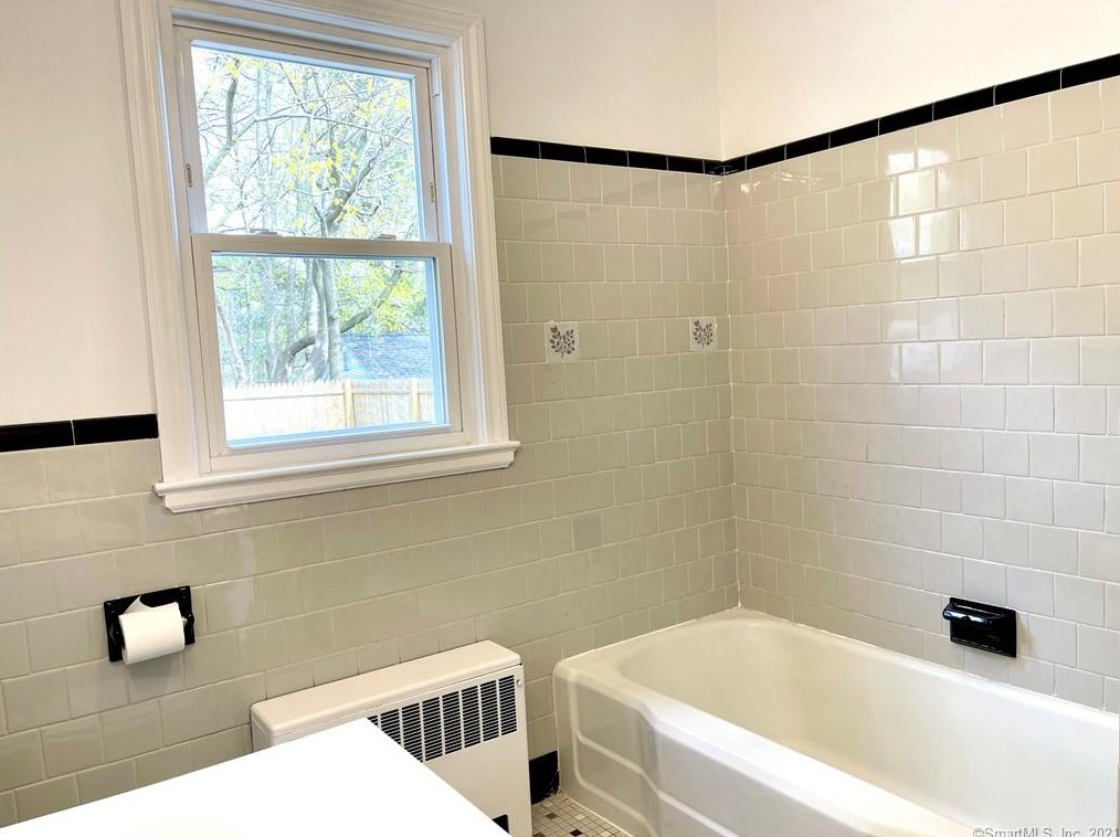 816 Riverton Ter, Stratford CT  06614-3348 exterior