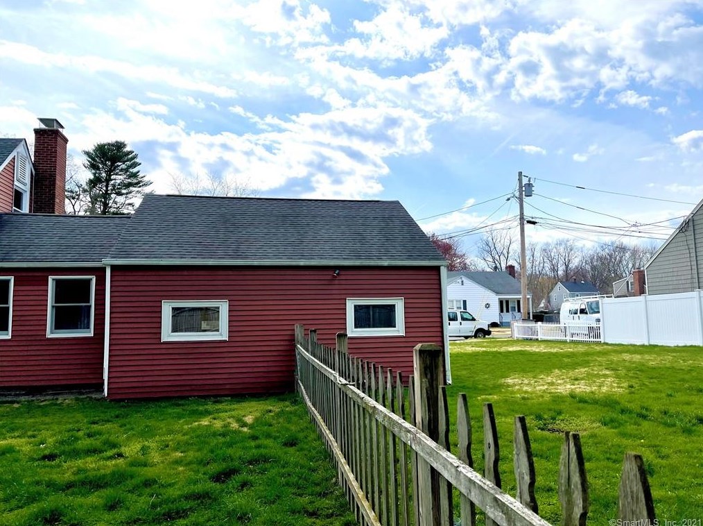 816 Riverton Ter, Stratford CT  06614-3348 exterior