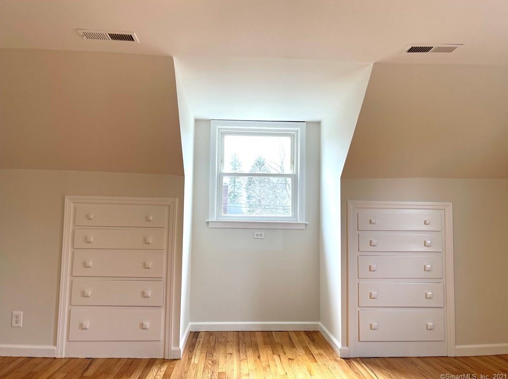 816 Riverton Ter, Stratford CT  06614-3348 exterior