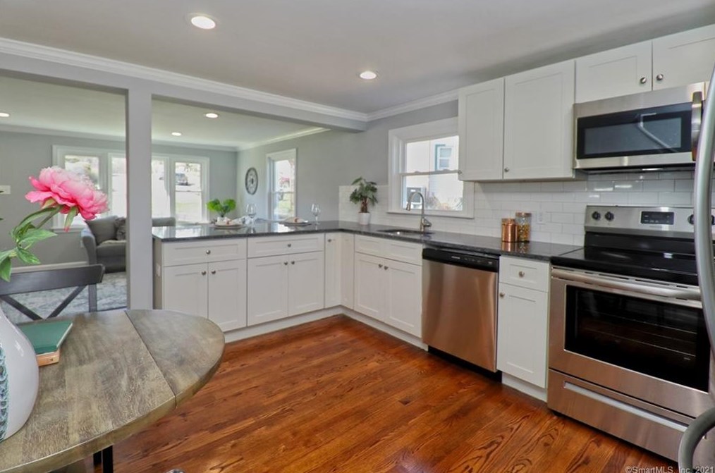 19 Pearl Rd, Union City CT  06770-3713 exterior