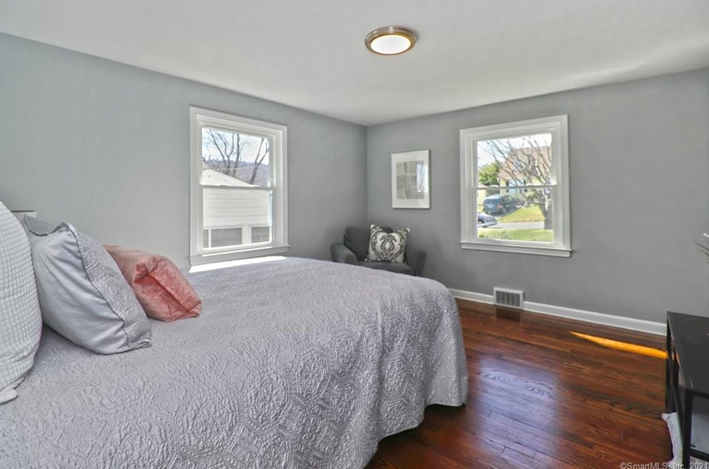 19 Pearl Rd, Union City CT  06770-3713 exterior