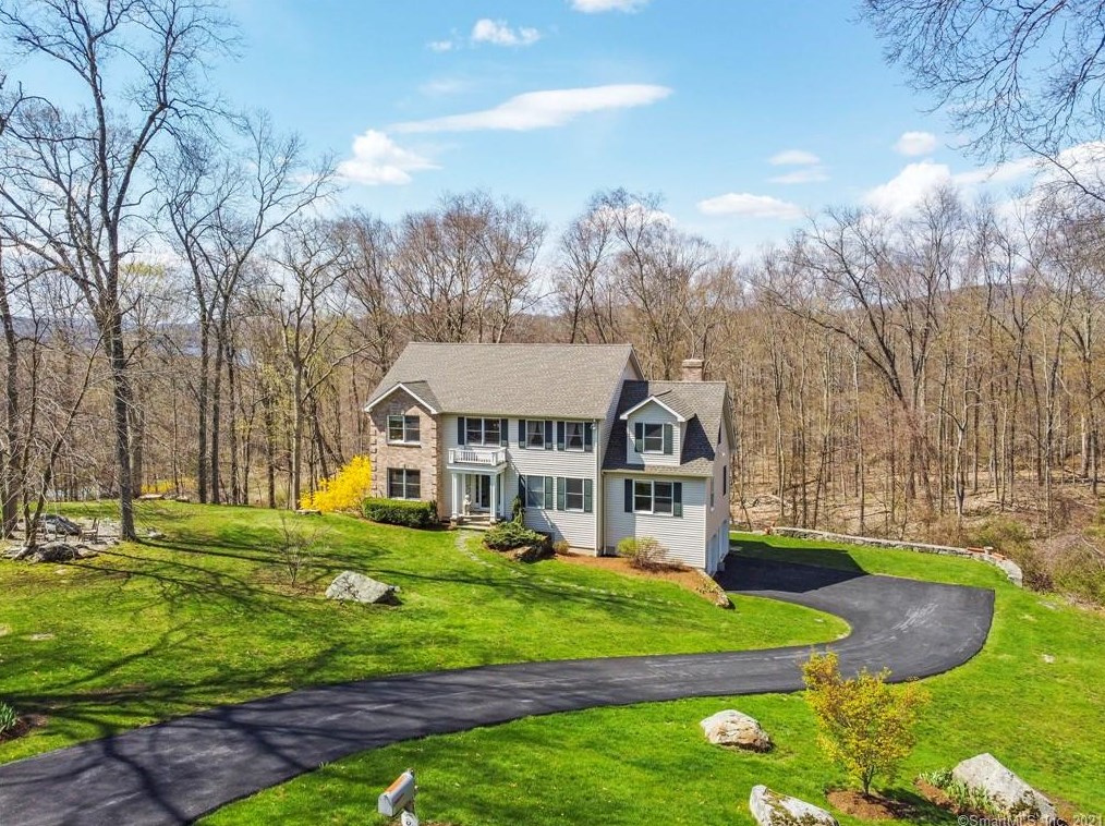 33 Jeremy Dr, Danbury, CT 06812 exterior