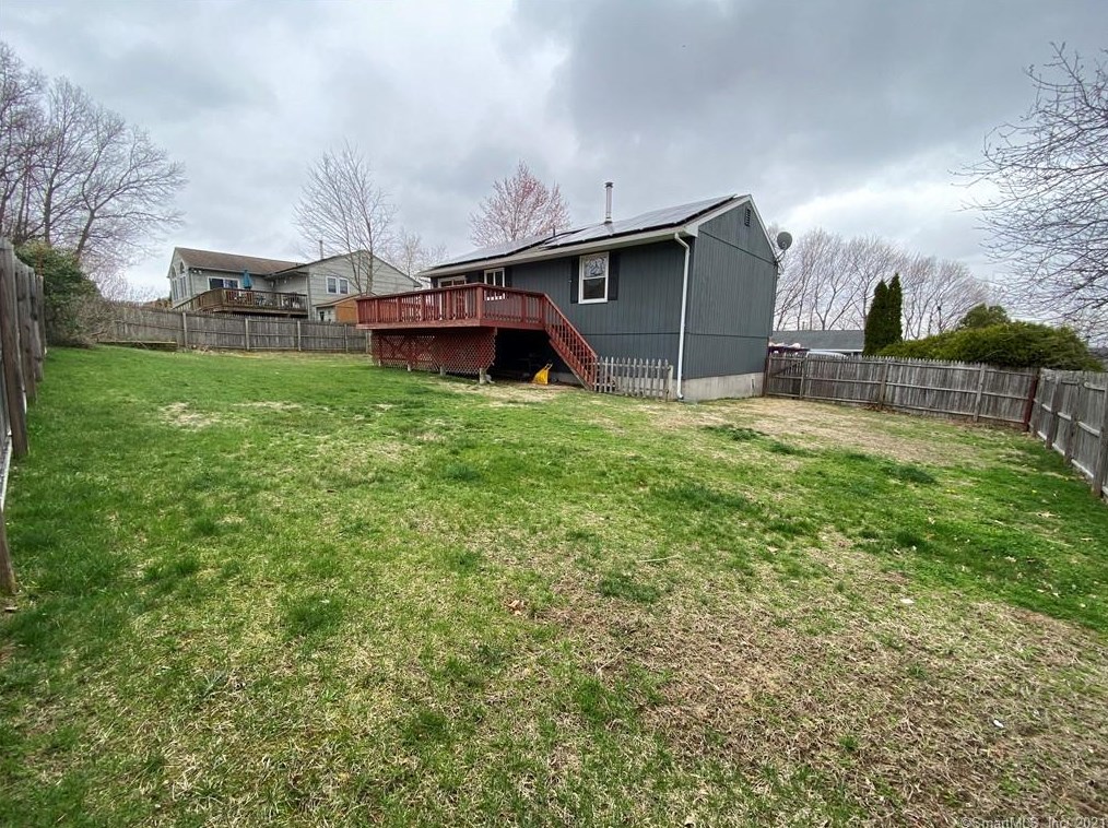 41 Tudor Ln, Union City, CT 06770-5226