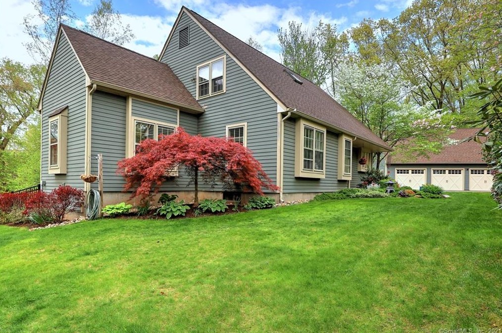 2 E Ridge Ct, Cheshire, CT 06410