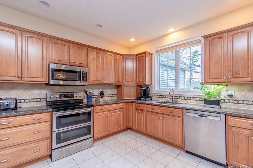19 Crystal Ridge Dr, Ellington, CT 06029