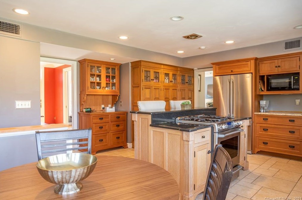 43 Chalburn Rd, West Redding CT  06896-1830 exterior