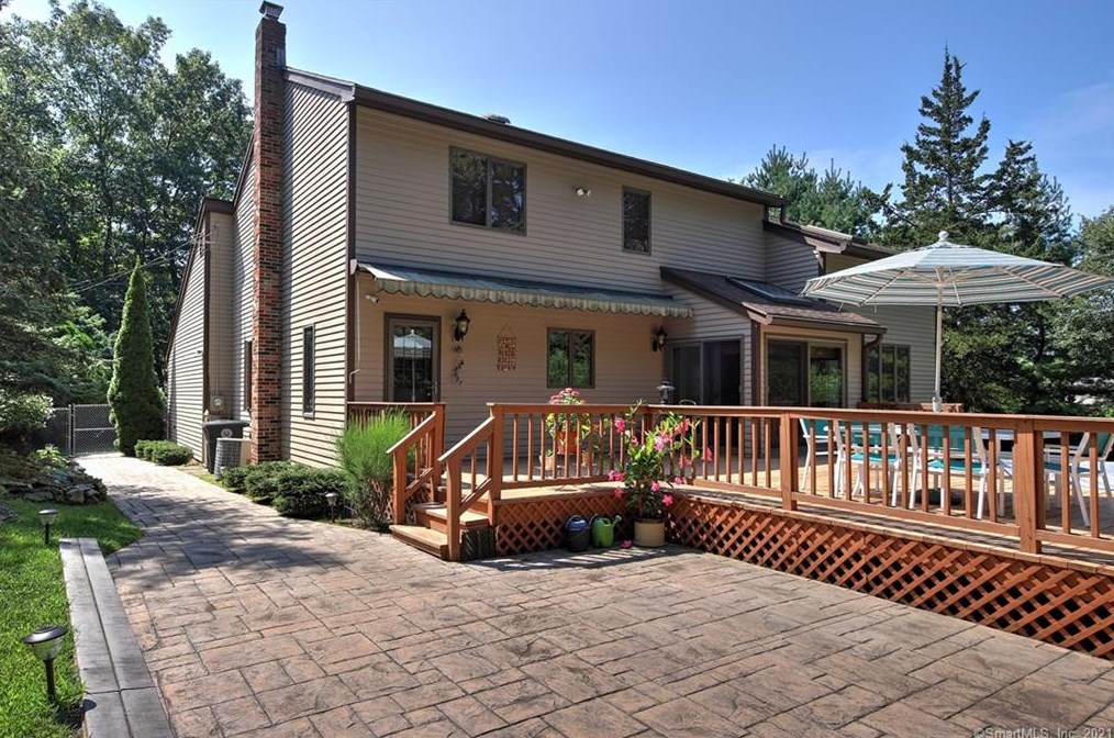 32 Wildflower Dr, Milford, CT 06460