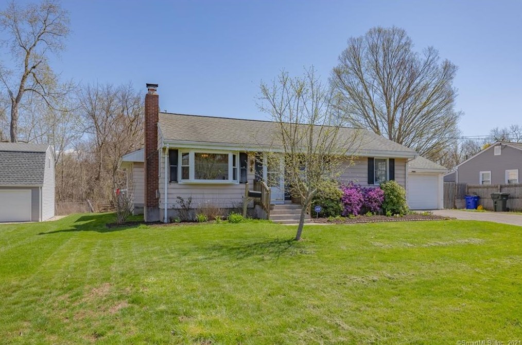 20 Anthony St, Windsor Locks, CT 06096