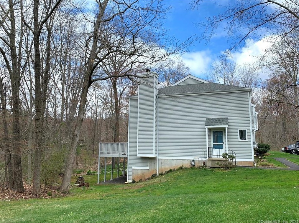 216 Spruce Hill Rd, Branford, CT 06405-5930
