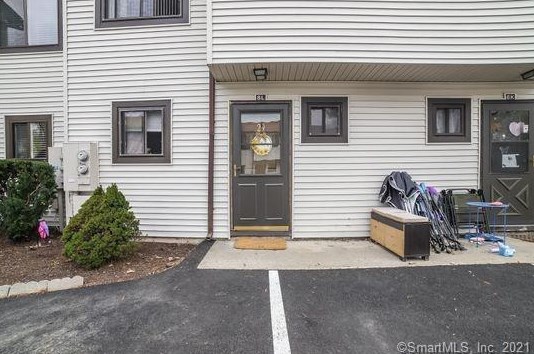 8 Beach St #l, Bethel, CT 06801