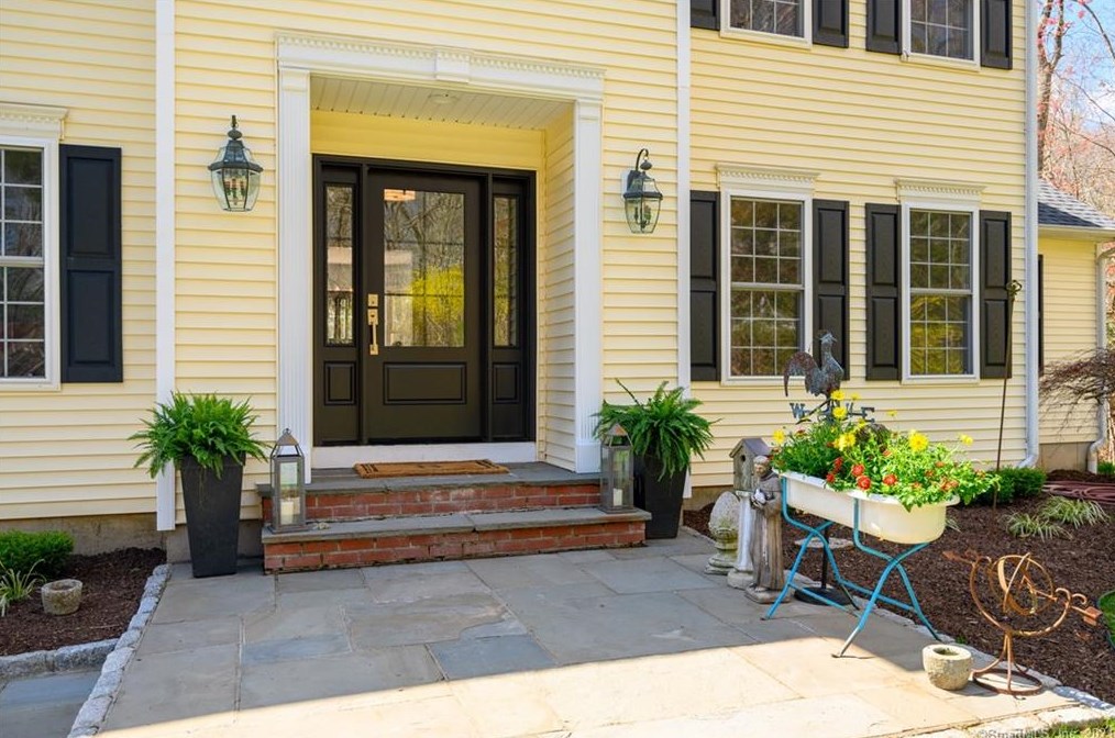 7 Stone Gate Dr, Sandy Hook, CT 06482