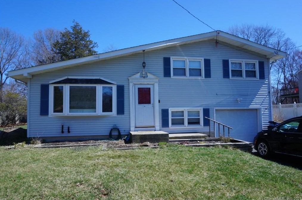 15 Leitao Dr, Chesterfield, CT 06370-1104
