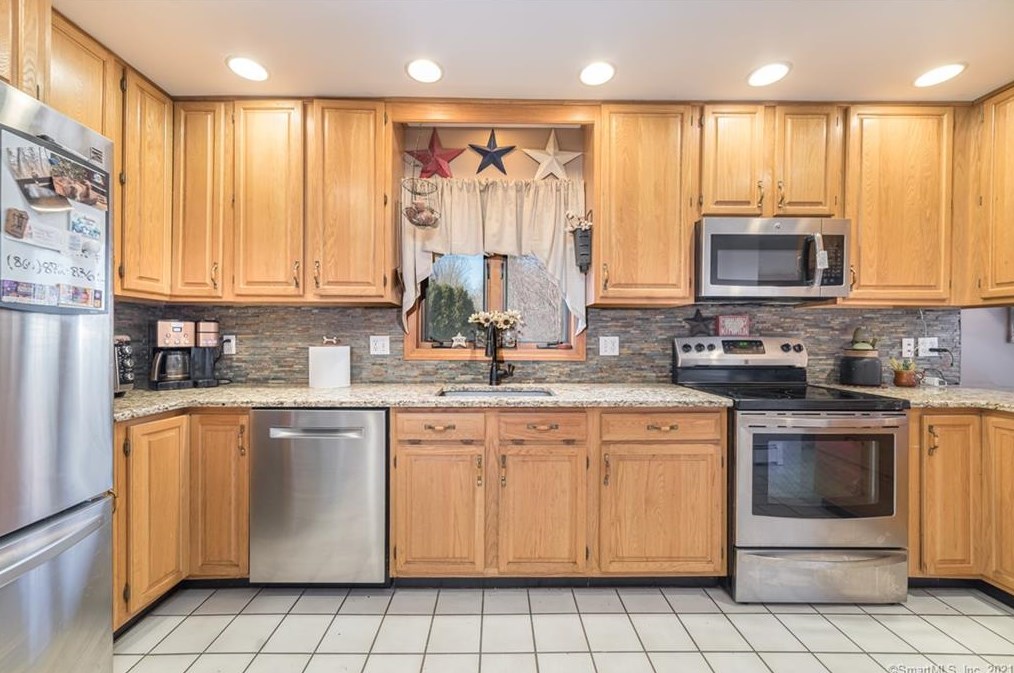 55 Sam Green Rd, Coventry, CT 06238