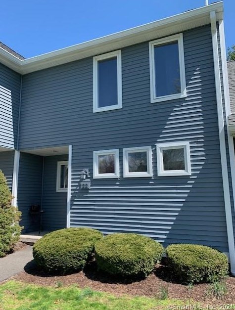 22 Rosemary Ln, Hartford, CT 06111 exterior