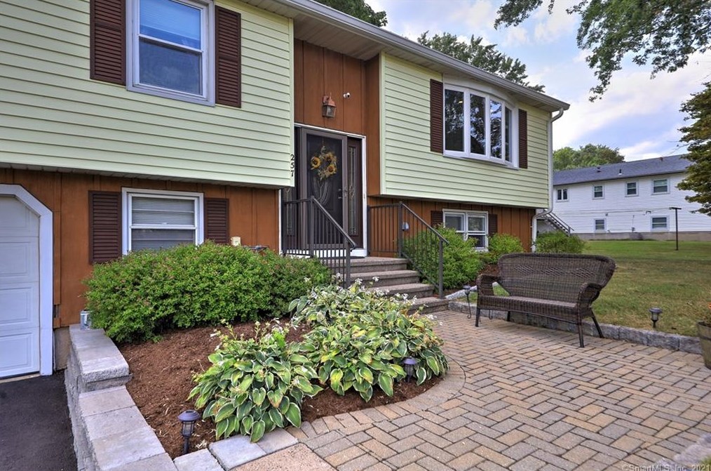 257 Upper State St, North Haven, CT 06473
