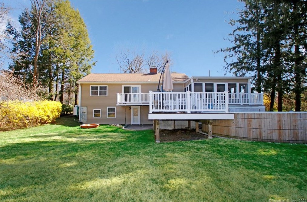 3 Fieldstone Dr, Danbury, CT 06812
