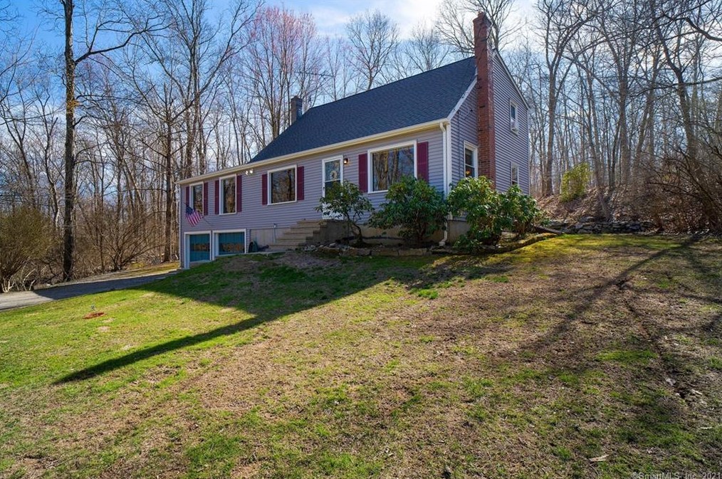 152 Hillcrest Dr, Amston, CT 06231