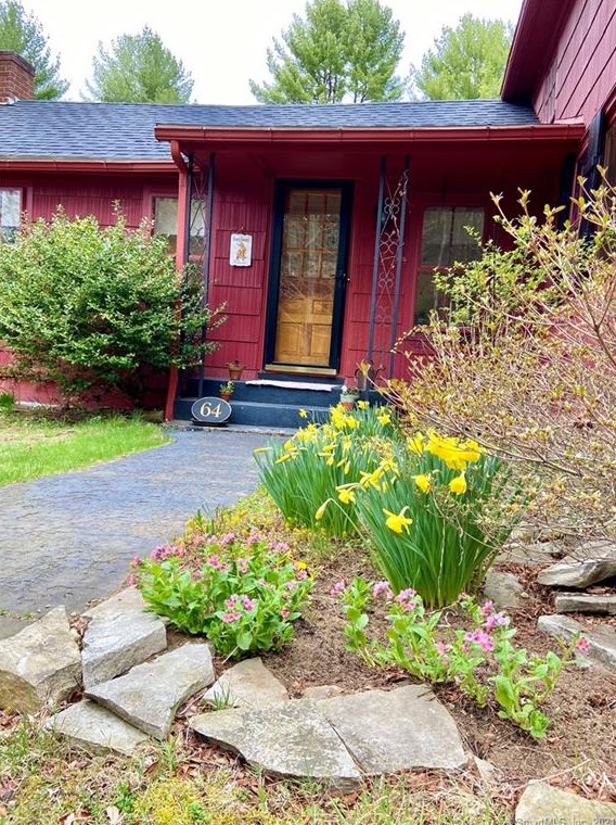 64 Center Hill Rd, Riverton, CT 06065-4107