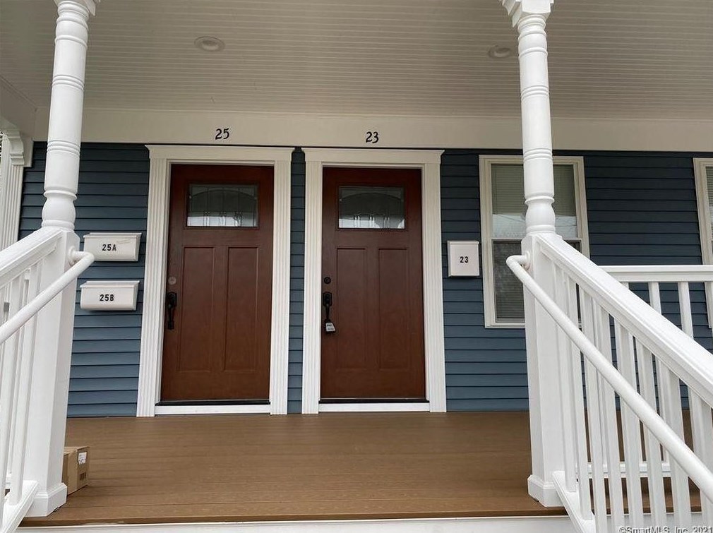 23-25 Lester Ave #2, Pawcatuck, CT 06379