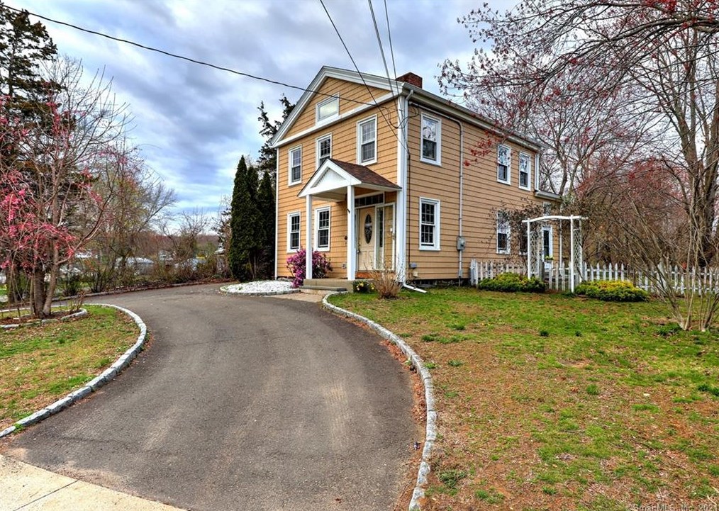 35 Oronoque Rd, Milford, CT 06461