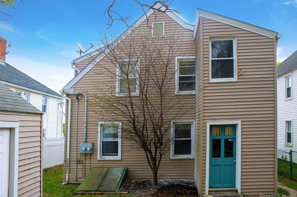 6 Edgewood St, Bristol, CT 06010