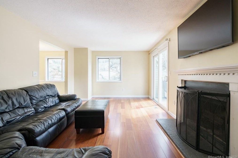 111 Mallane Ln #1g, Union City, CT 06770