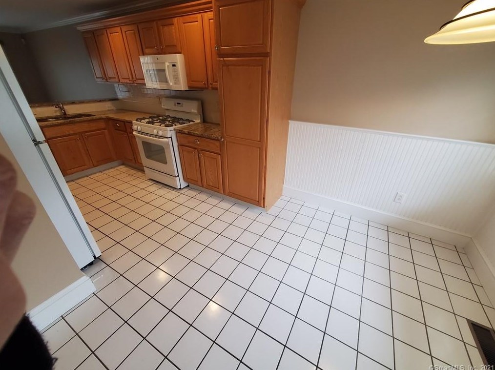 1602 Cypress Dr Unit 1602, Danbury, CT