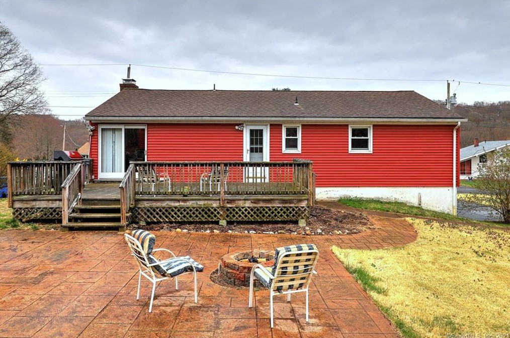 27 Fanny St, Huntington, CT 06484