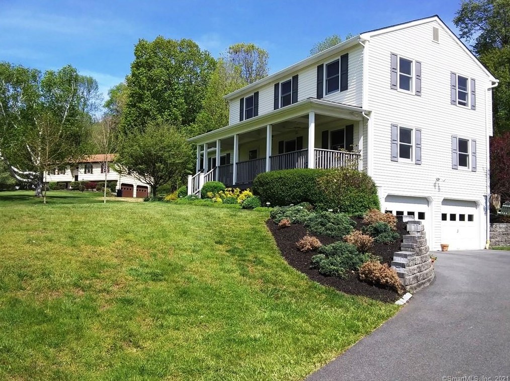 52 Meadowland Dr, Gaylordsville, CT 06755