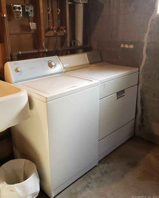 75 Dogwood Ln, Mystic CT  06355-1040 exterior