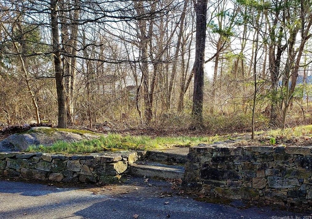 75 Dogwood Ln, Mystic CT  06355-1040 exterior