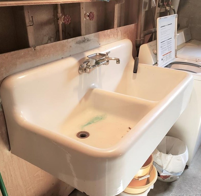 75 Dogwood Ln, Mystic CT  06355-1040 exterior