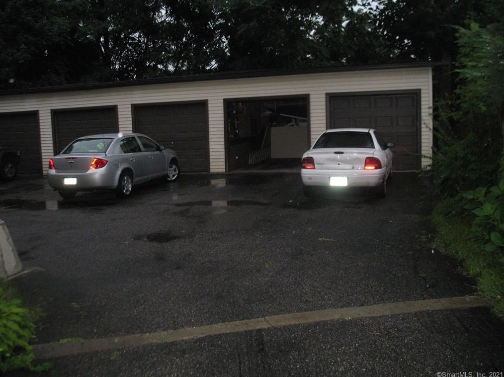 565 Howe Ave #1f, Huntington, CT 06484