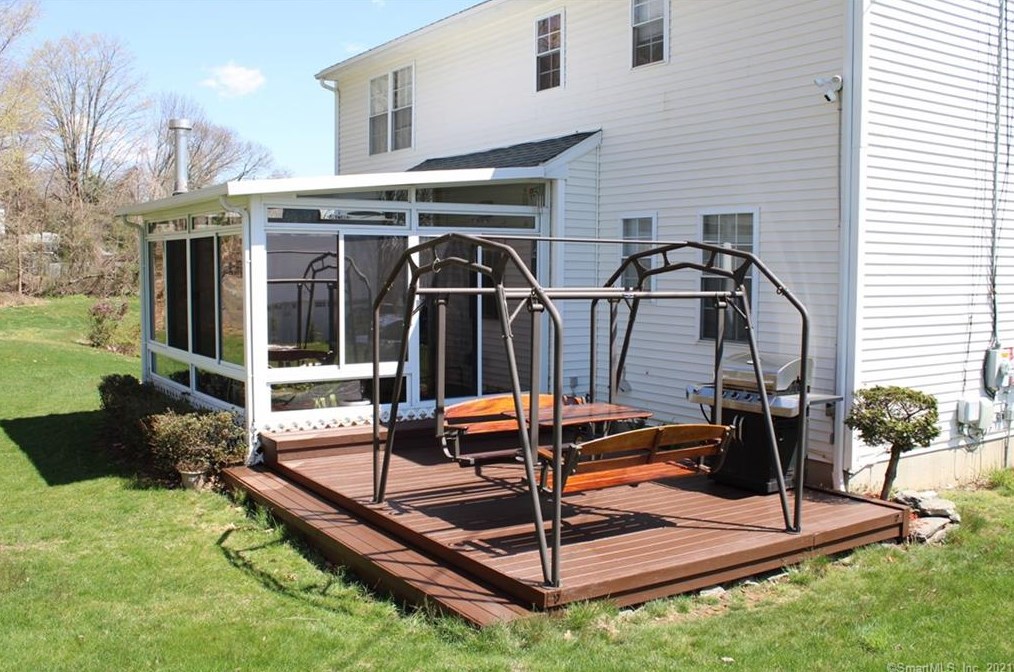 19 Brunswick Rd, Huntington, CT 06484-4381