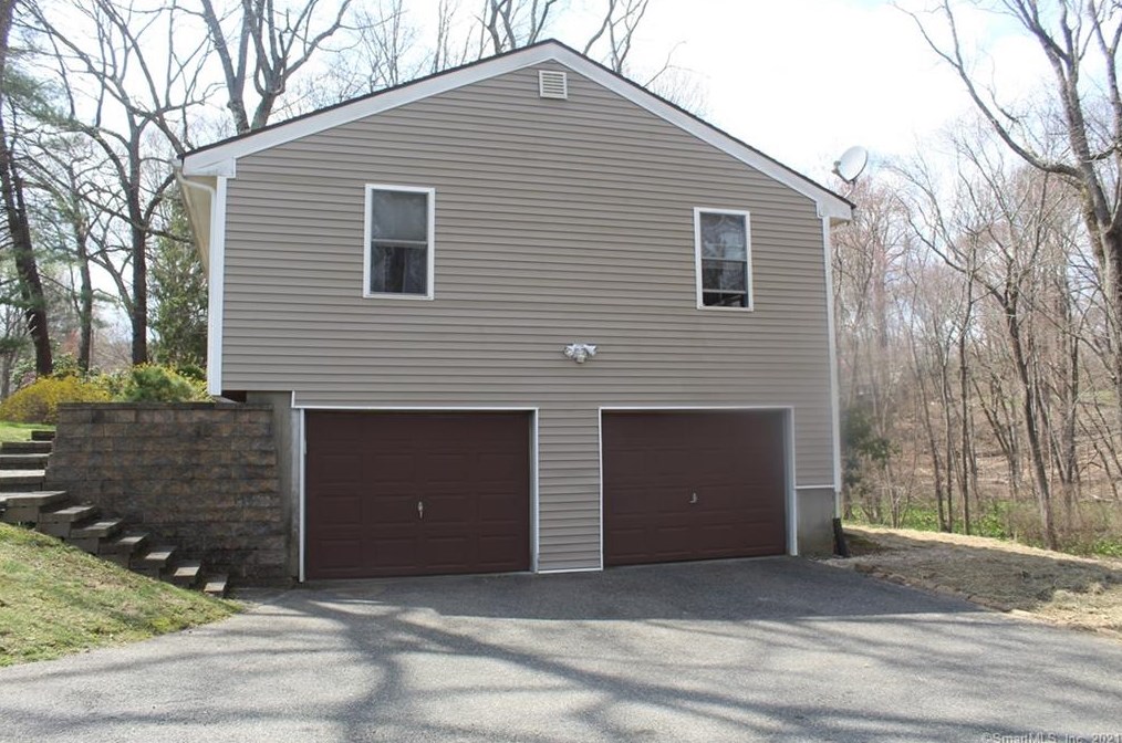 14 Gene Dr, Huntington, CT 06484 exterior