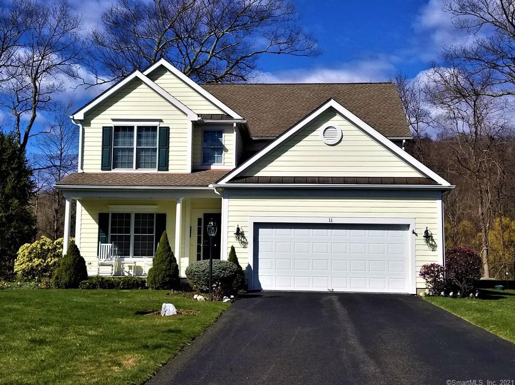 11 Black Swan Ct, Brookfield Center, CT 06804