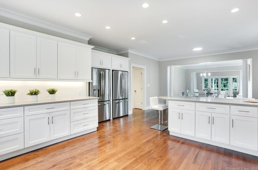 552 River Rd, Cos Cob CT  06807-1905 exterior