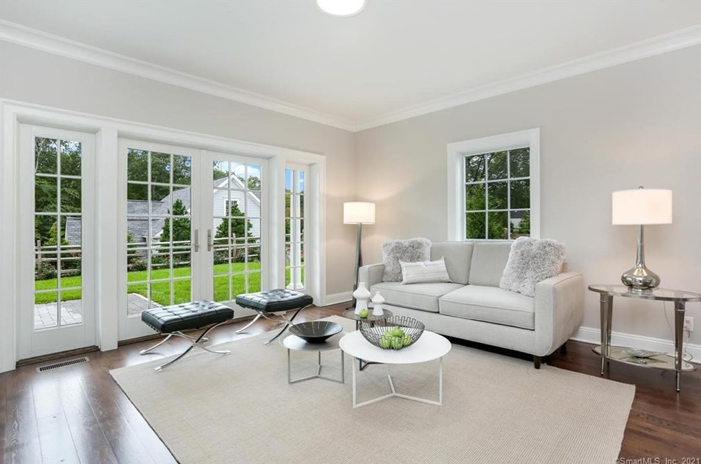 552 River Rd, Cos Cob CT  06807-1905 exterior