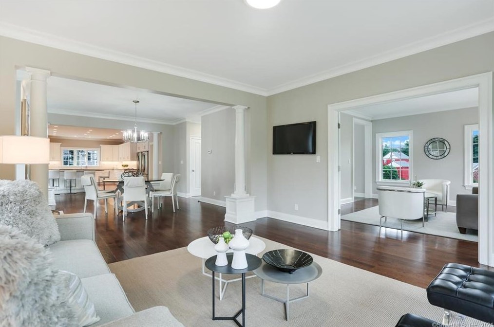 552 River Rd, Cos Cob CT  06807-1905 exterior