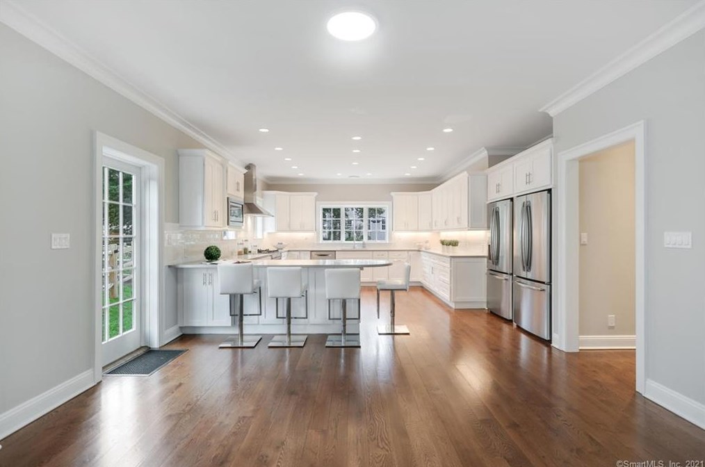 552 River Rd, Cos Cob CT  06807-1905 exterior